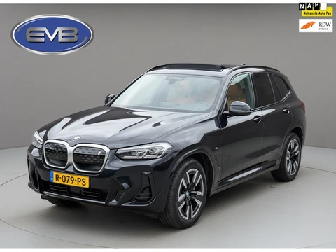 BMW IX3 M SPORT pakket 80 kWh, panoramadak, SOH 98,2 %,vol opties, 1 e eigenaar,conjac sport leder, 