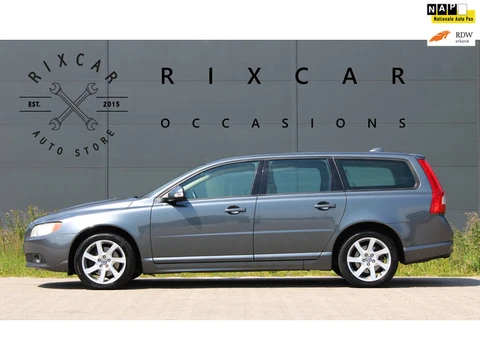 Volvo V70 2.4 D5 Momentum Automaat Leer AllSeason Trekhaak !!NIEUWBINNEN!!