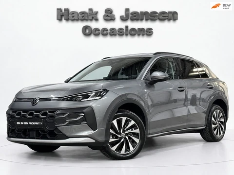 Volkswagen T-Roc 1.5 eTsi Life First Edition ACC Stoelverwarming Lane assist Apple Carplay
