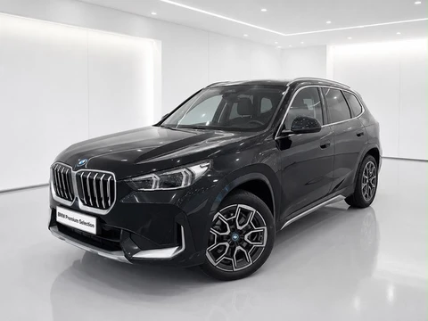 BMW X1 xDrive25e xLine | Panorama | Trekhaak | 19" | Stoelverwarning