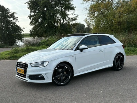 Audi A3 1.4 TFSI S-Line Pano RS Velgen Stoelvw PDC NAVI BlueTooth
