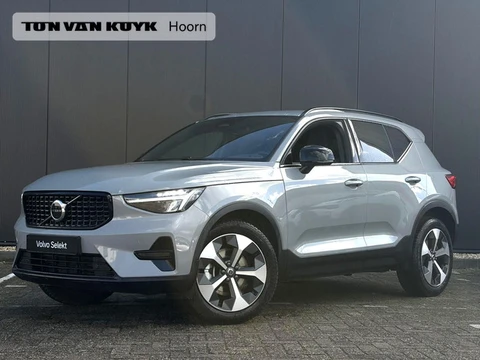 Volvo XC40 2.0 B4 Plus Dark / Trekhaak / All-Season / Stuur- Stoelverwarming / Harman Kardon / Parke