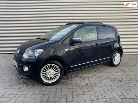 Volkswagen Up! 1.0 black up met pano / cruise / navi / lmv