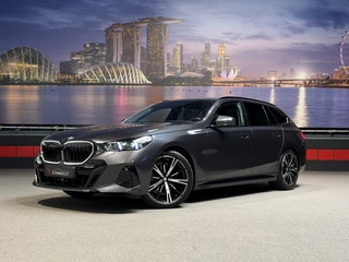BMW 5 Serie Touring 520i |Panorama|HeadUp|Trekhaak|Crystal|Carbon|BTW