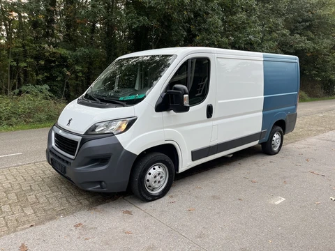 Peugeot Boxer 330 2.0 BlueHDI L2H1 Pro VERSNELLINGSBAK NIET 100 %