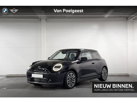 MINI 3-Deurs Cooper SE Classic | Pakket M | Panoramadak | Head-up Display | Achteruitrijcamera