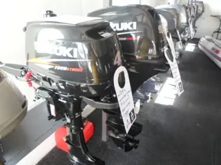 Honda,Yamaha,Suzuki,Tohatsu en Mercury motoren.