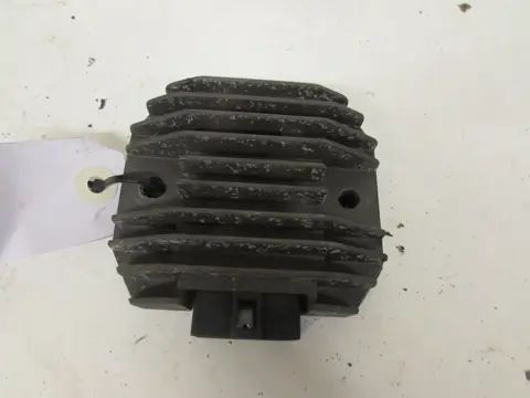 SPANNINGSREGELAAR Yamaha YZF R6 1998 - 2002