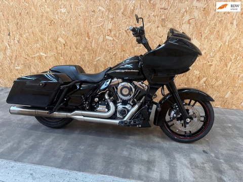 Harley Davidson Road Glide special bomvol 2016