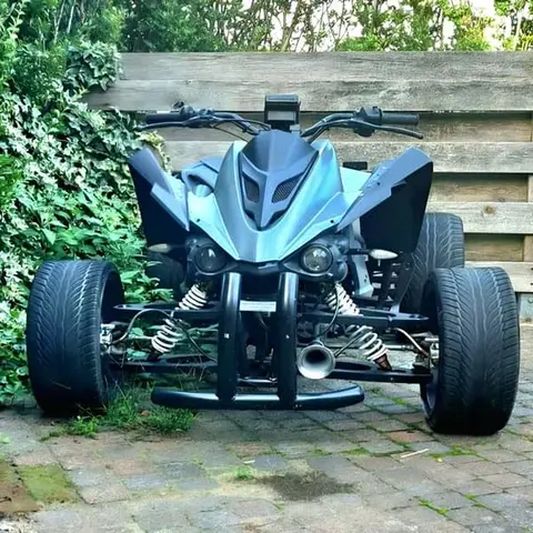 Quad met autokenteken