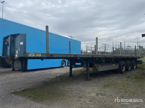 Van Hool 3B2022 Tri/A 3.5" Kingpin Heavy-duty Flatbed Trail