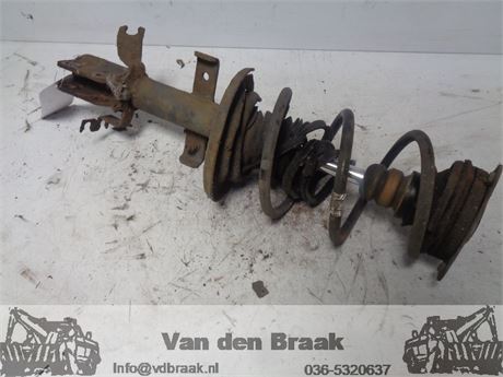 Renault Clio IV Hatchback 1.5 dCi 2012-2019 Schokbreker links voor