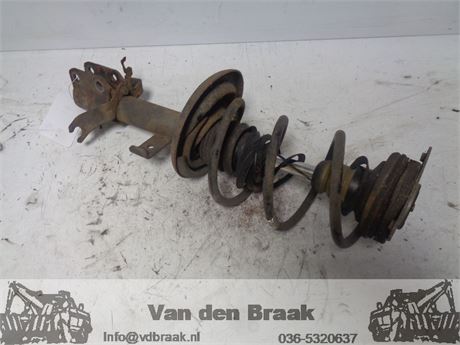 Renault Clio IV Hatchback 1.5 dCi 2012-2019 Schokbreker rechts voor