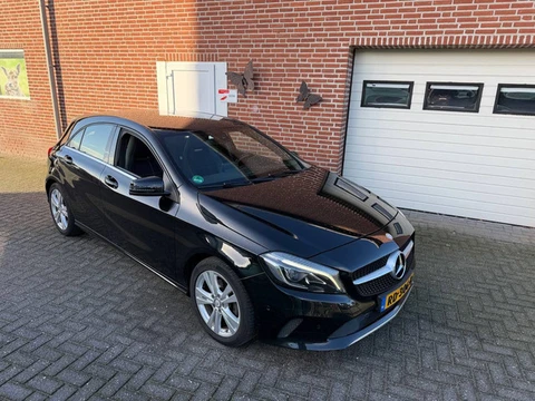 Mercedes-Benz A-klasse 180 Ambition Stoelverwarming, PDC, Trekhaak, lm velgen