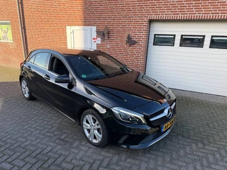 Mercedes-Benz A-klasse 180 Ambition Stoelverwarming, PDC, Trekhaak, lm velgen