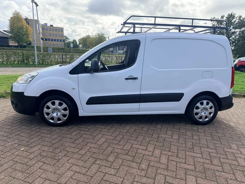 Peugeot Partner 120 1.6 HDI L1 XT- DIESEL-airo werkend- Trekhaak-Imperiaal -apk-inruil mogelijk
