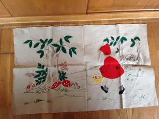 Wandkleed, roodkapje - afmeting: 92 x 52 cm.
