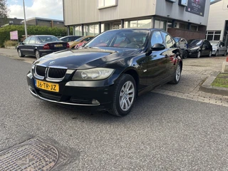 BMW 3 Serie 318i High Executive Nette goed rijdende 318i (LET OP: Motor rookt bij optrekken) Verder 