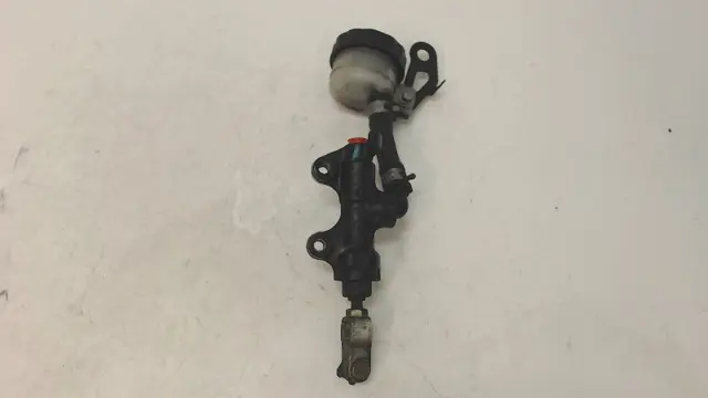 REMPOMP ACHTER Triumph Sprint ST 955 1999 - 2005