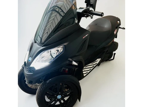 Piaggio Scooter 300 MP3 HPE Sport LED automaat