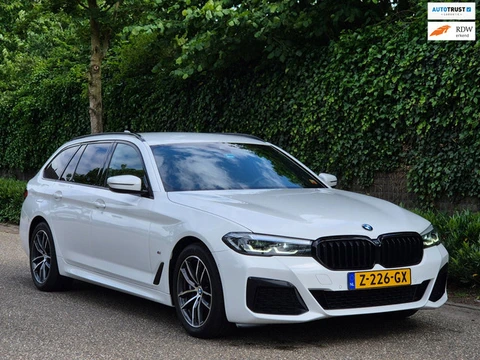 BMW 5-serie Touring 530e M Sport LED CarPlay Elek. Stoelen 100% dealer onderhouden 530e Business Edi