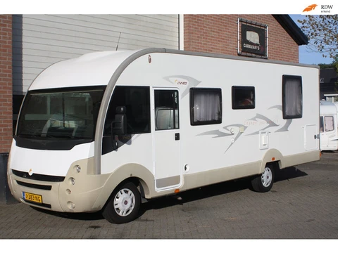 Itineo MD 740 Queens bed, Airco, Fietsendrager, Hef bed, Midden keuken, Luifel, Douche, Vaste wc.