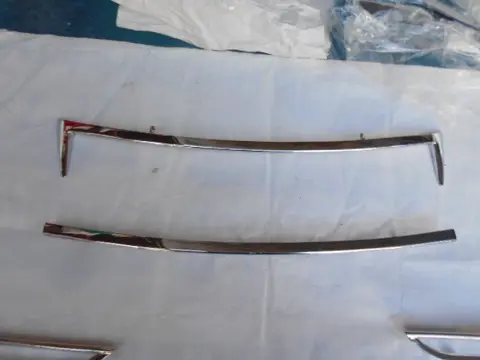 Front bonnet air intake chrome moldings for Maserati Mistral