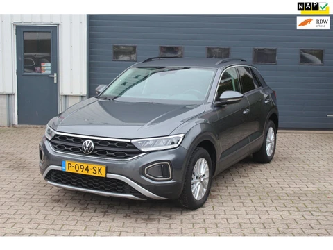 Volkswagen T-Roc 1.5 TSI Life Automaat, trekhaak, camera.