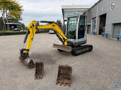 WACKER NEUSON EZ26 / 23652 HOURS / 21 PK / QUICK-COUPLER / 2 EXTRA BUCKETS / 2021