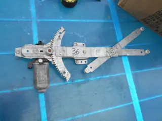 Lift window mechanism with motor for De Tomaso