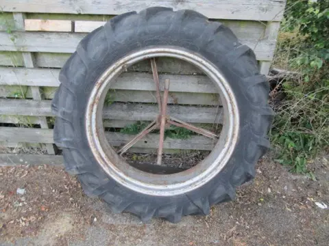 dubbellucht wiel 12.4 R 36