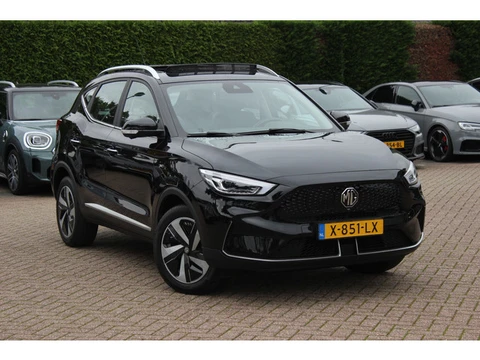 MG ZS EV Long Range Luxury 70 kWh / SoH 95.9 % / Panoramadak / Camera / Leder / CarPlay / Keyless / 