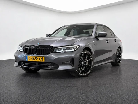 BMW 3-serie 330e eDrive Edition (M-SPORT, PANO, CAMERA, CARPLAY, STOELVERWARMING)