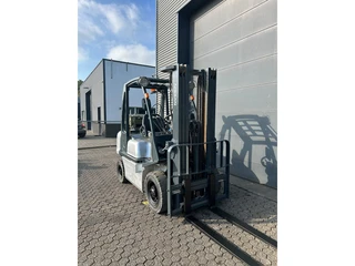 Nissan U1D2E701667 2,5 ton LPG heftruck (bj 2012)