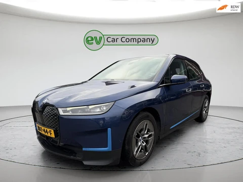 BMW IX XDrive50 Excellence 112 kWh | SOH 96% | Luchtvering | 360 Camera | Massage | Dealer onderhoud