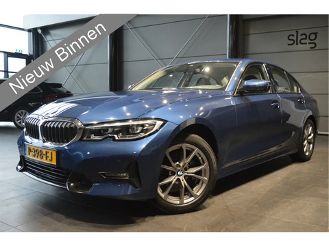 BMW 3 Serie 318i Edition navi clima cruise pdc trekhaak 157 pk !!