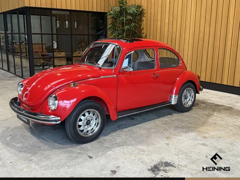 Volkswagen Kever 1303 S Met Schuifdak en Weltmeister velgen. Hollandse auto.