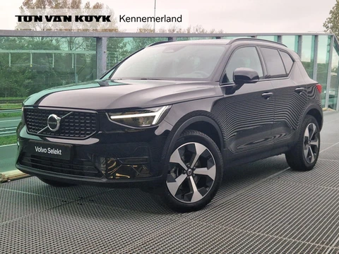 Volvo XC40 2.0 B4 Plus Dark / Pano. dak / Adaptieve Cruise / Trekhaak / Elek. verstelbare stoelen / 