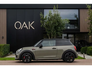 MINI 3-deurs 2.0 John Cooper Works F1 Aut. | Navi | Carplay | Panorama | H&K | Camera | 17"LM | Emer