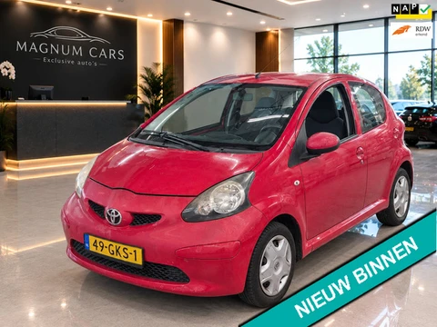 Toyota Aygo 1.0-12V 5D NAP KM'S NIEUWE APK ELEK.RAMEN CD & RADIO AUX CENTR.VERGRENDEL.AFST 2E EIGENA