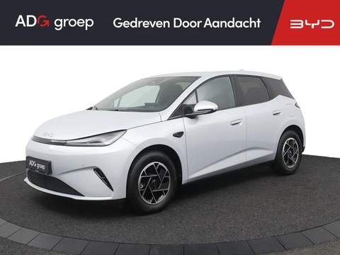 BYD DOLPHIN G DM-i Boost NIEUW/ 1040 KM / Skiing White / 105 EV / Android Auto en Apple Carplay