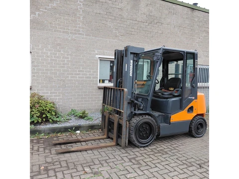 DOOSAN D30 S-5 Diesel Heftruck triplo 4,7 m Shift (BJ 2013)