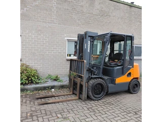 DOOSAN D30 S-5 Diesel Heftruck triplo 4,7 m Shift (BJ 2013)