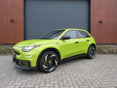 Abarth 600e Abarth Scorpionissima 54 kWh*Sabelt*280 Pk*Uniek