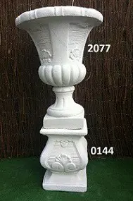 Planten bak met zuil