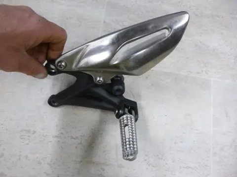 LINKER SCHETSPLAAT Triumph 675 Street Triple R 2013 - 2016