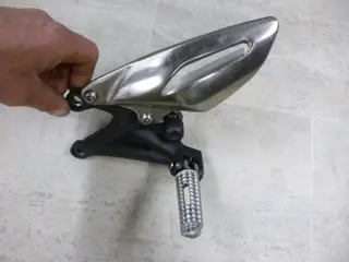 LINKER SCHETSPLAAT Triumph 675 Street Triple R 2013 - 2016