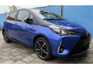 Toyota Yaris 1.5 Hybrid Bi-Tone Navigatiesysteem, Keyless entry + starten