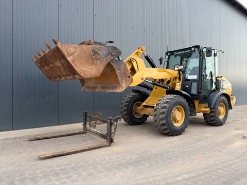 Cat 906M (bj 2016)
