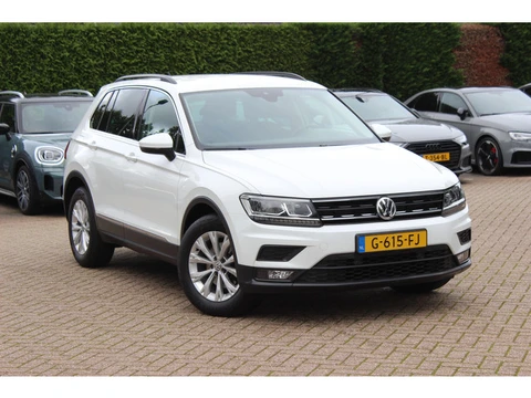 Volkswagen Tiguan 1.5 TSI Comfortline / CarPlay / Parkeerhulp V+A / 17'' / LED / Rijstrooksensor / S